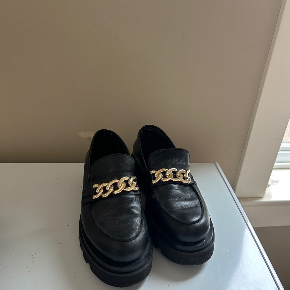 ALOHAS Black Platform Loafers with Gold Chain